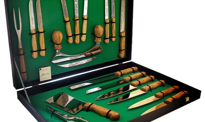 Confezione Coltelli Assortiti in Legno di Olivo – 18 Pezzi